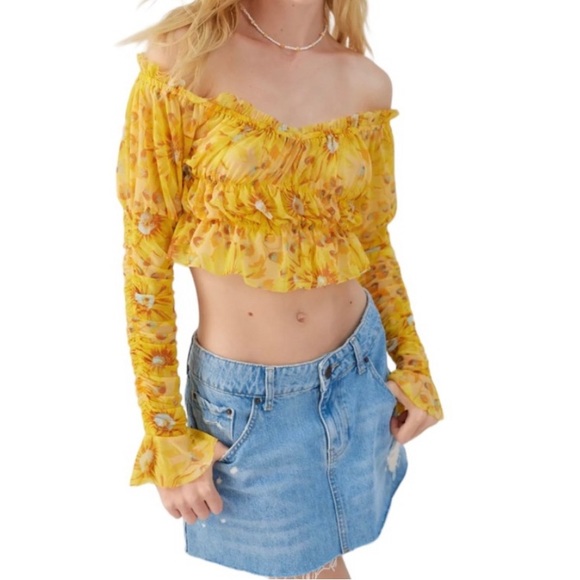 UO Isla Sheer Off-The-Shoulder Blouse Yellow Multi Size M - Picture 4 of 5